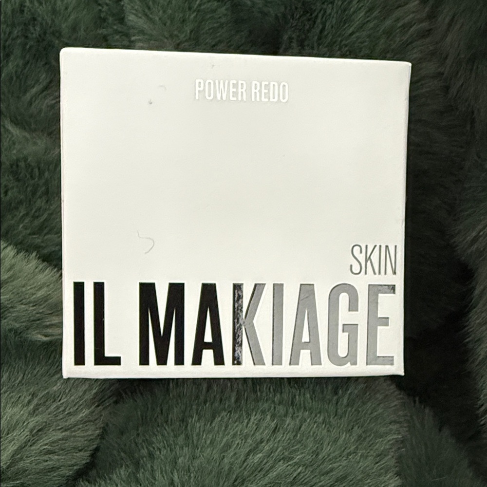 IL MAKIAGE Power Redo Skin Compact in White and Black
